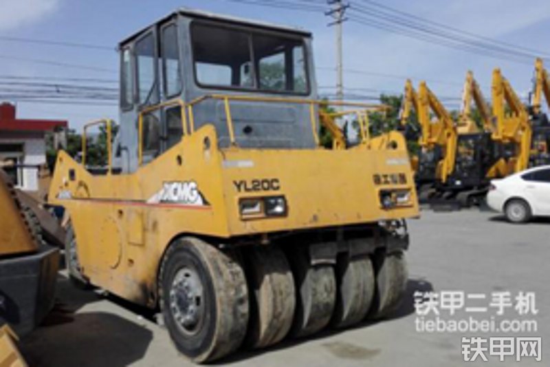 徐工yl20c轮胎压路机