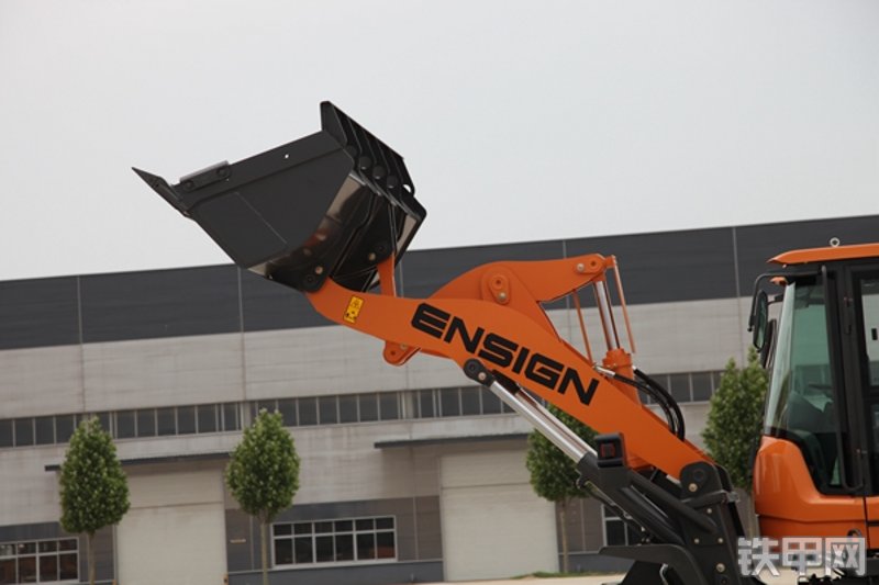 英轩重工YX638装载机整机外观