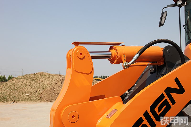 英轩重工YX655装载机局部