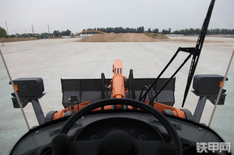 英轩重工YX636装载机局部