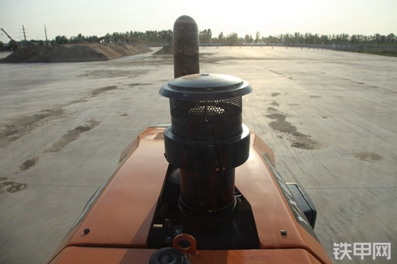 英轩重工YX656装载机局部