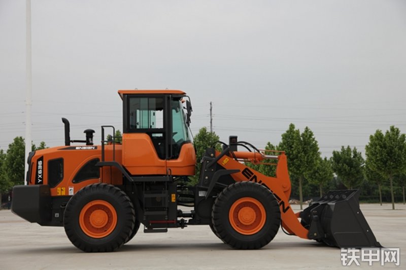 英轩重工YX636装载机整机外观