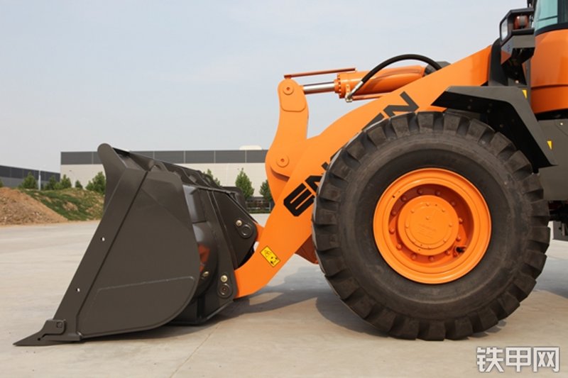 英轩重工YX653装载机局部