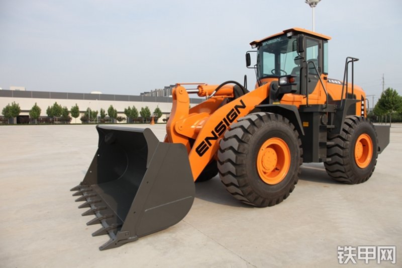 英轩重工YX653装载机整机外观