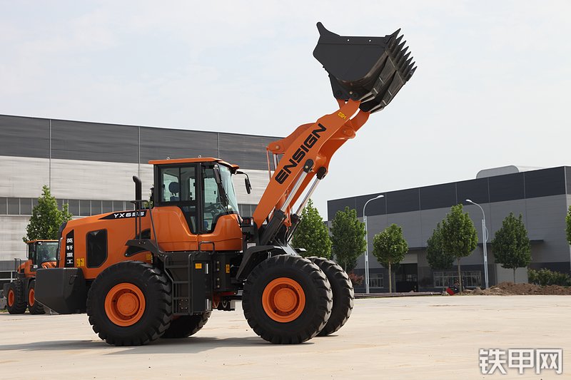 英轩重工YX655装载机整机外观
