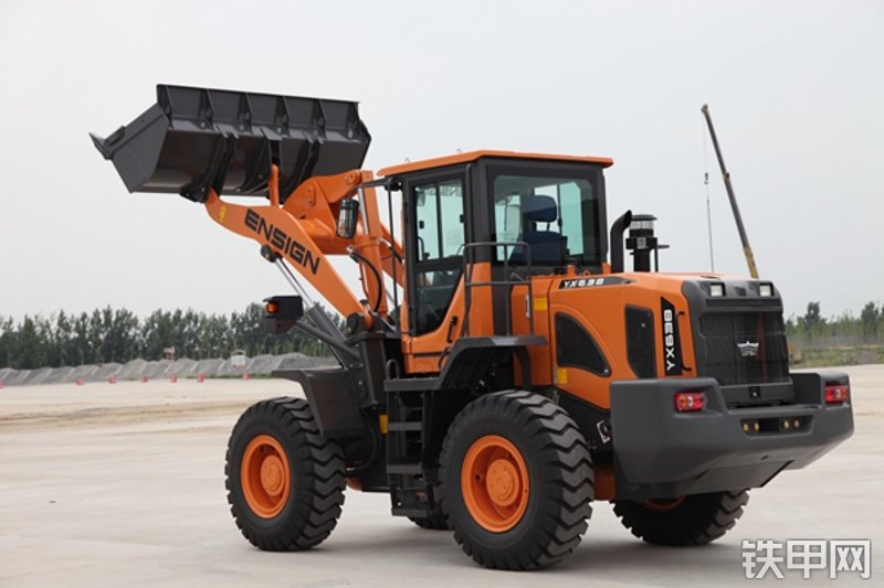 英轩重工YX638装载机整机外观