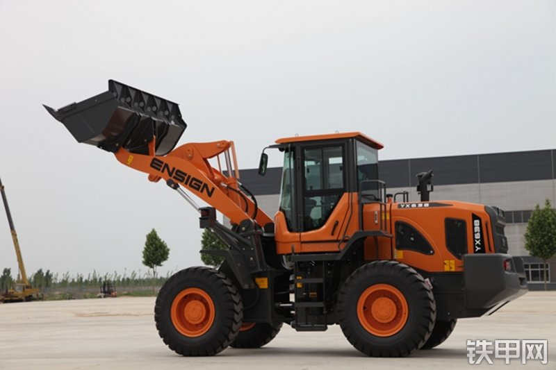 英轩重工YX638装载机整机外观