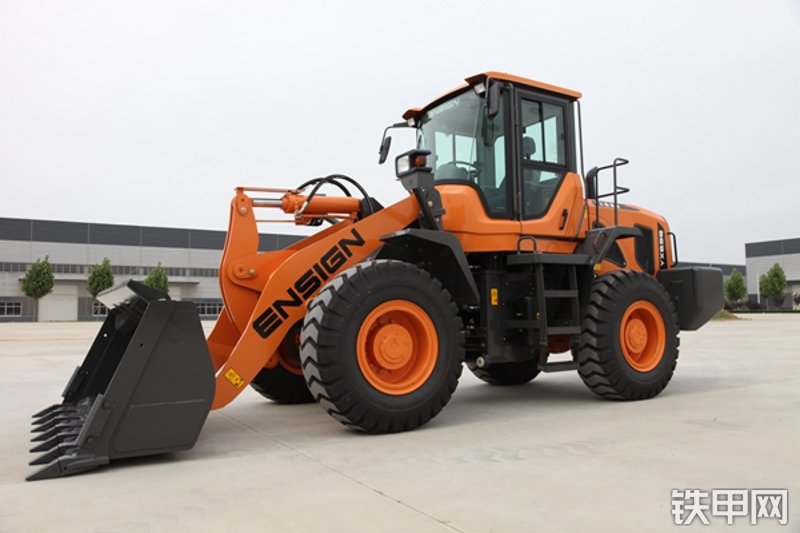 英轩重工YX638装载机整机外观