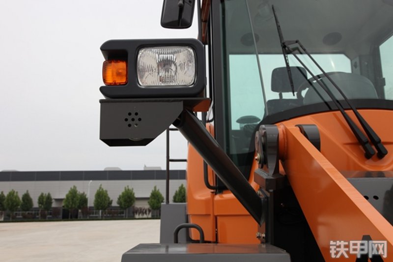 英轩重工YX638装载机局部