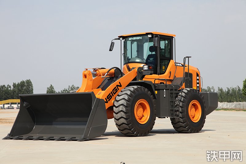 英轩重工YX655装载机整机外观