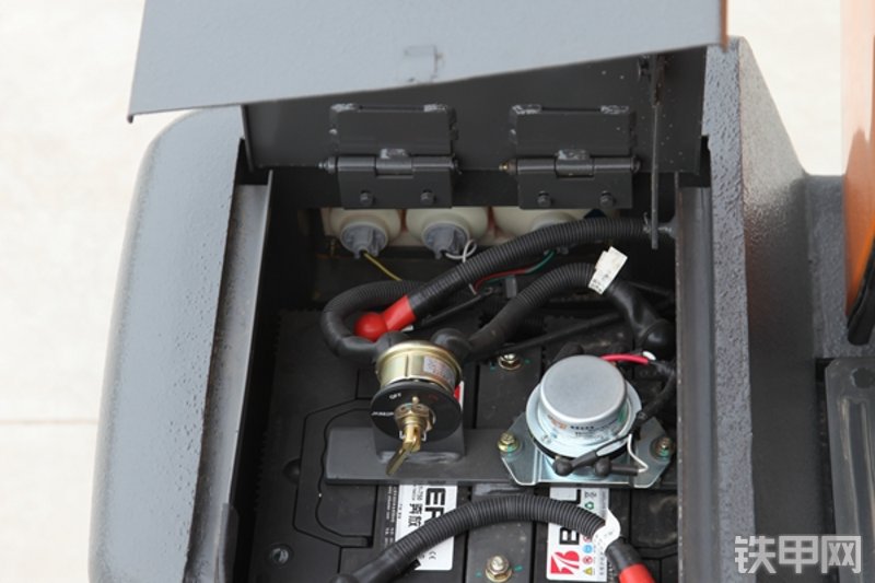 英轩重工YX638装载机局部