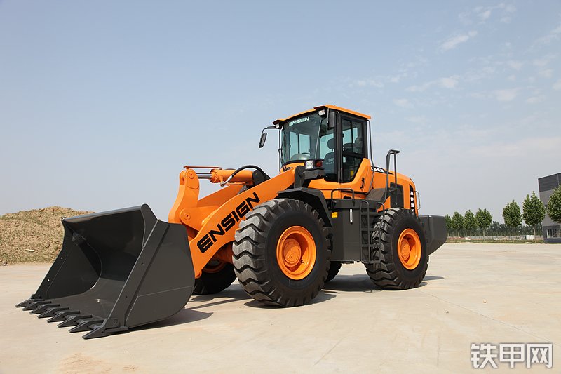 英轩重工YX655装载机整机外观