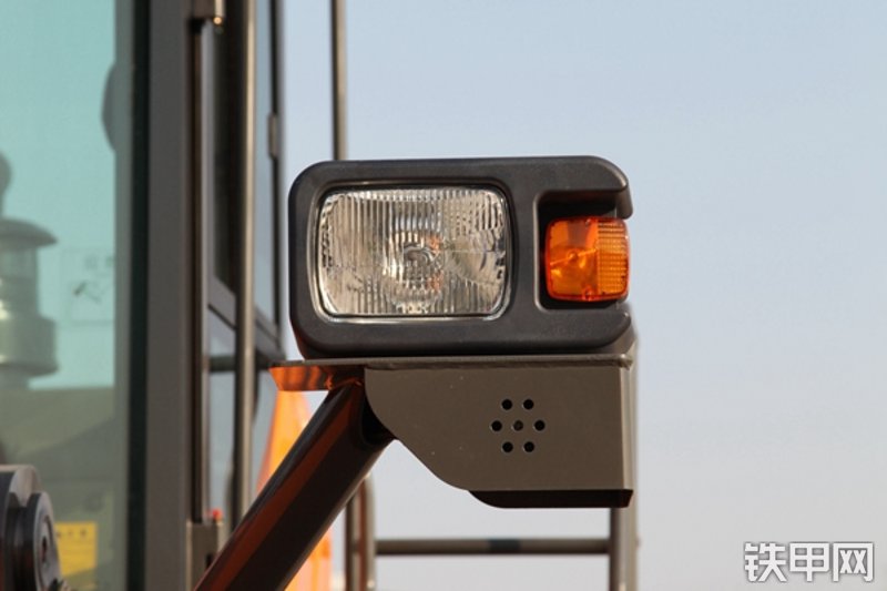 英轩重工YX656装载机局部