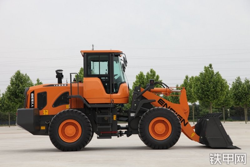 英轩重工YX638装载机整机外观
