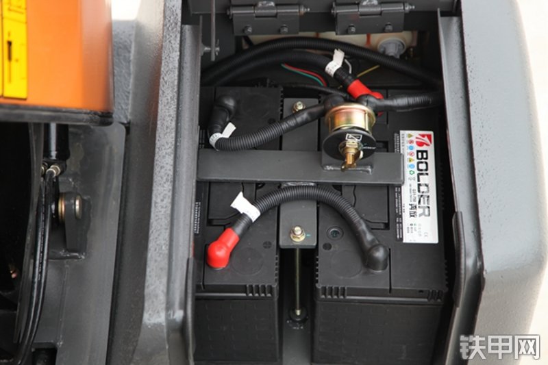 英轩重工YX635装载机局部