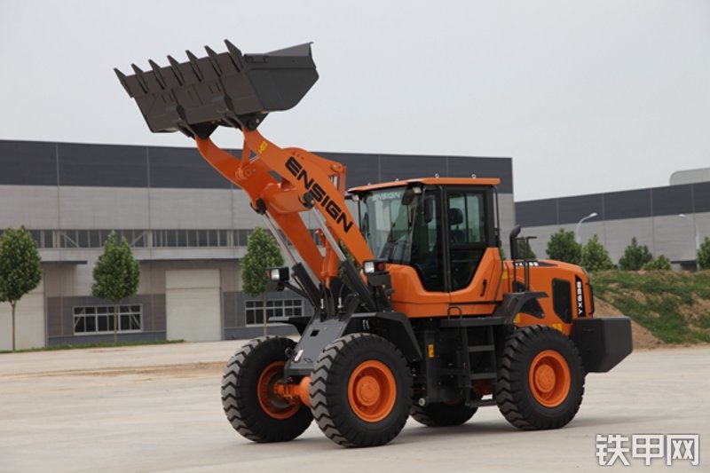 英轩重工YX638装载机整机外观