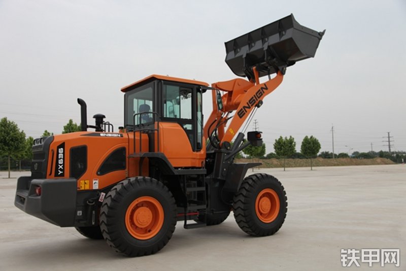 英轩重工YX636装载机整机外观