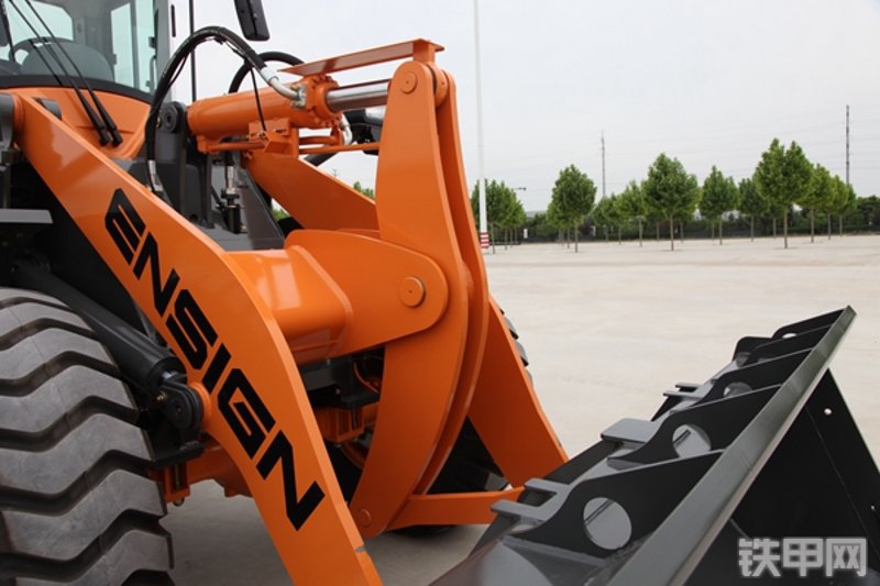 英轩重工YX638装载机局部