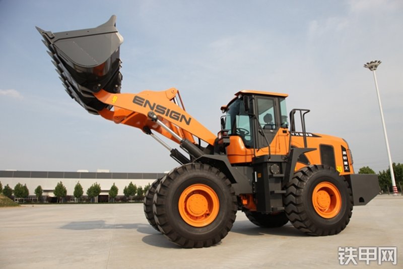 英轩重工YX653装载机整机外观