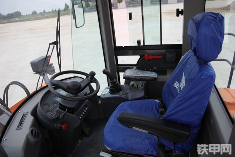 英轩重工YX636装载机局部