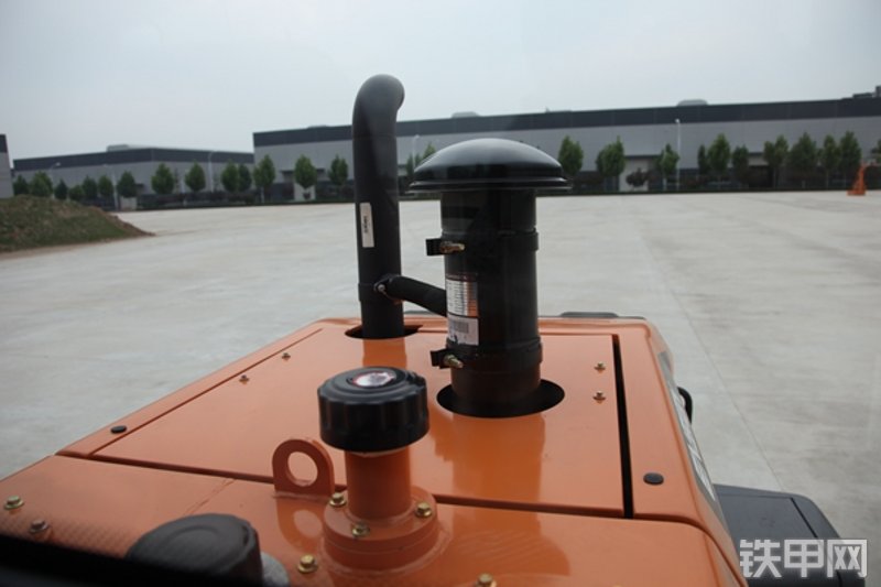 英轩重工YX636装载机局部