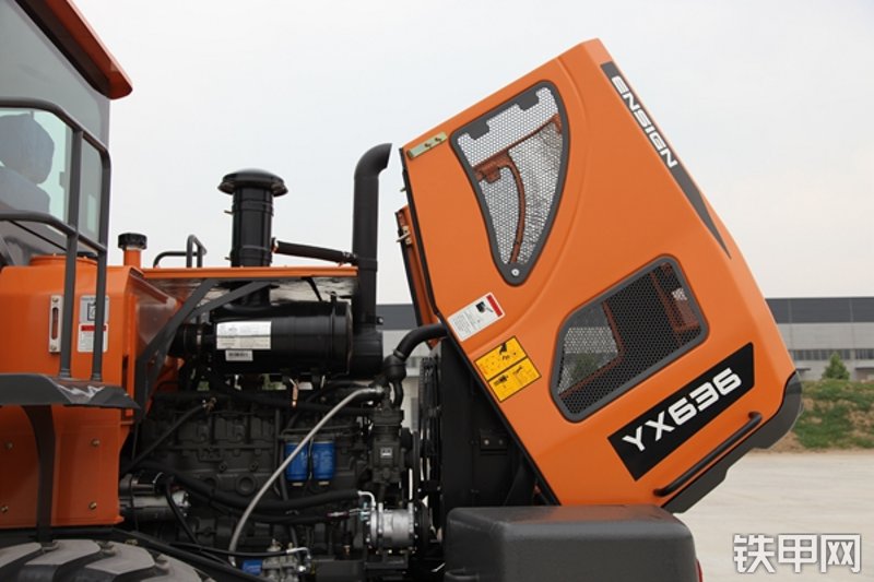 英轩重工YX636装载机局部