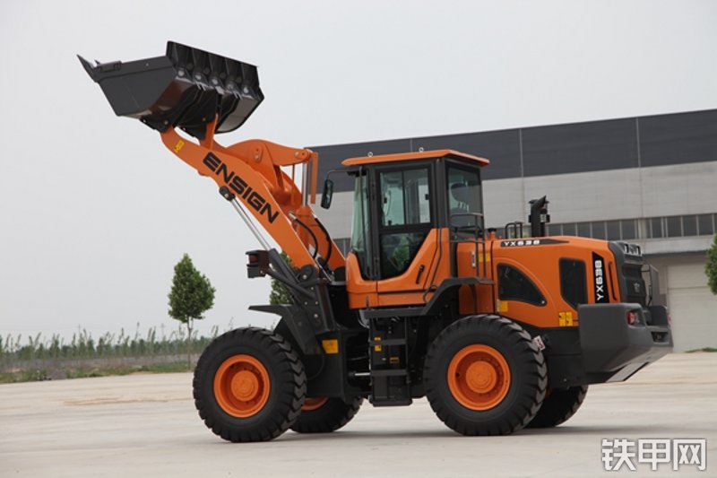 英轩重工YX638装载机整机外观