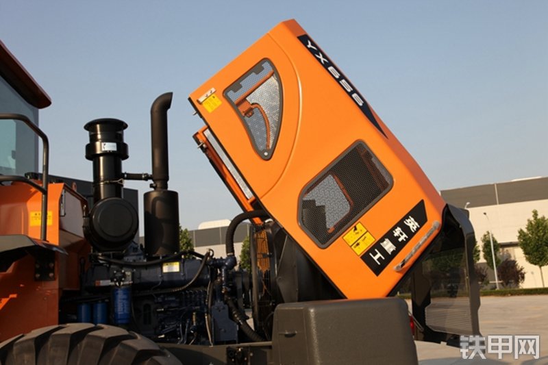 英轩重工YX656装载机局部