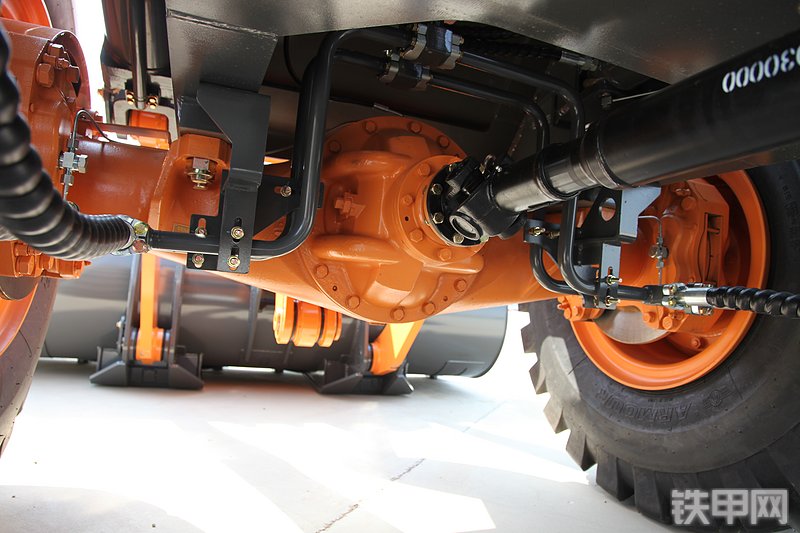 英轩重工YX655装载机局部