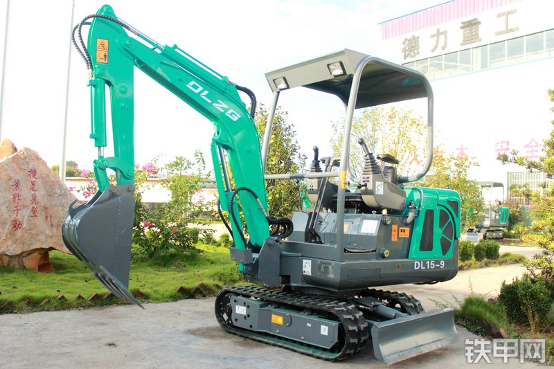 德力DL15-9挖掘机整机外观