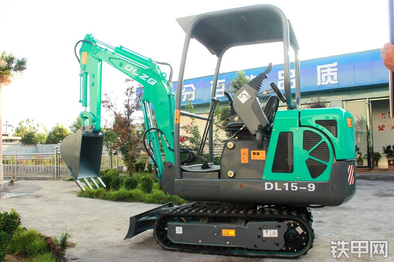 德力DL15-9挖掘机整机外观