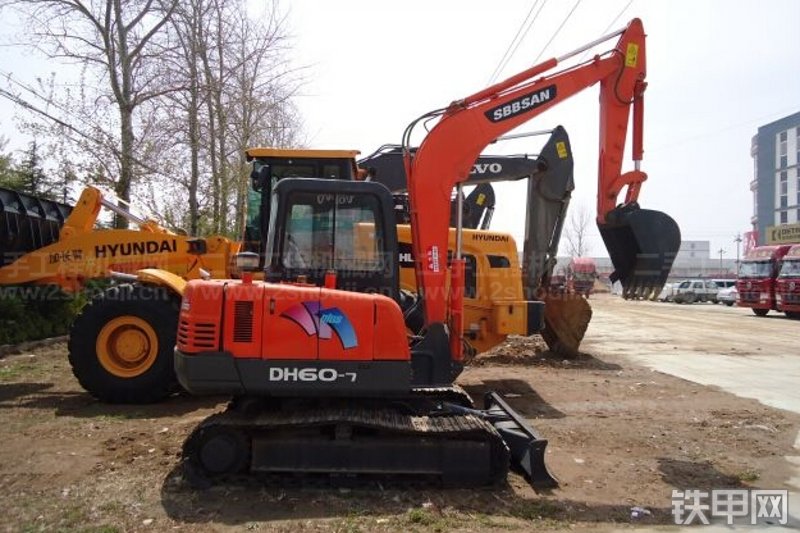 悍山dh60-7履带式挖掘机