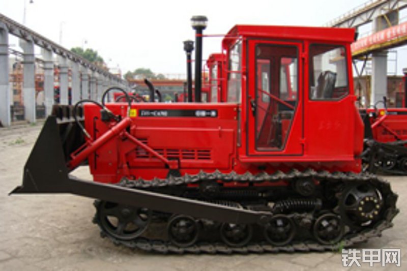 一拖c702履带式推土机