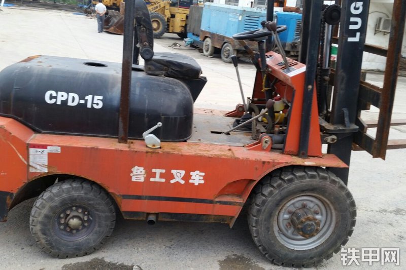 山东鲁工cpd15电动式叉车