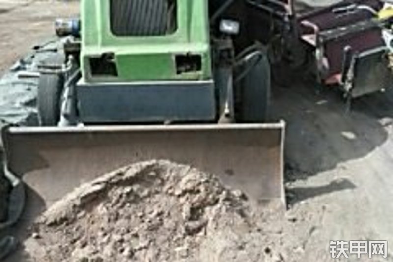 犀牛重工wly6180轮式挖掘机