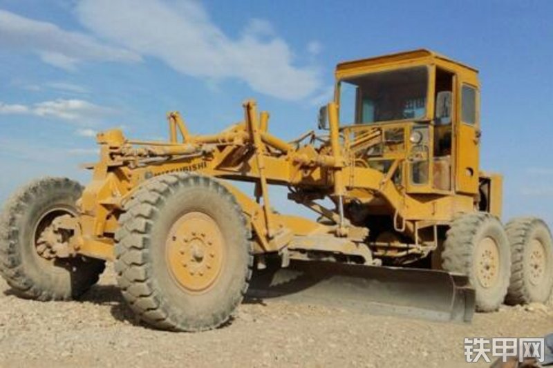 三菱lg-2h1平地机