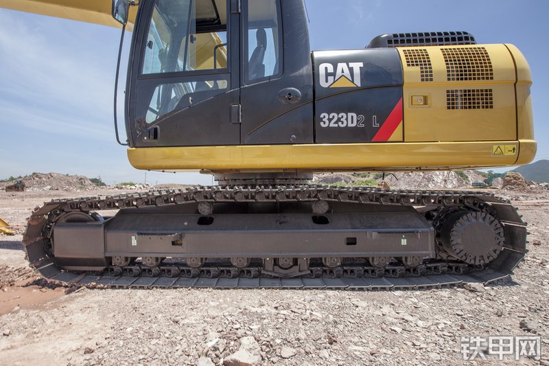 卡特彼勒323D2L挖掘机局部