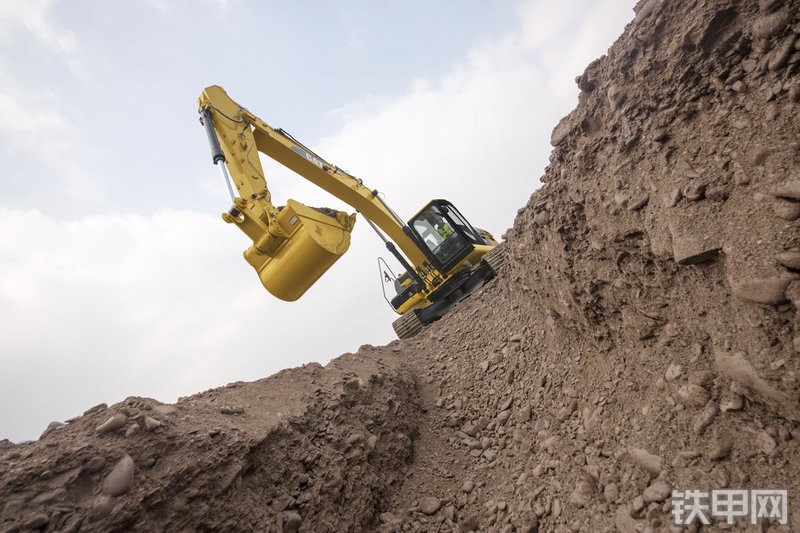 卡特彼勒CAT®326D2 L 液压挖掘机整机外观