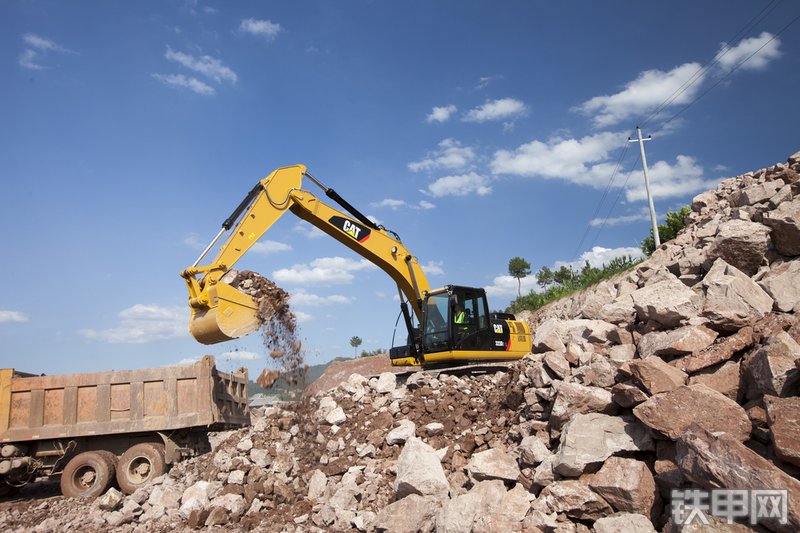 卡特彼勒323D2L挖掘机整机外观