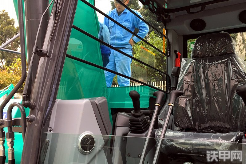 石川岛135NS挖掘机局部