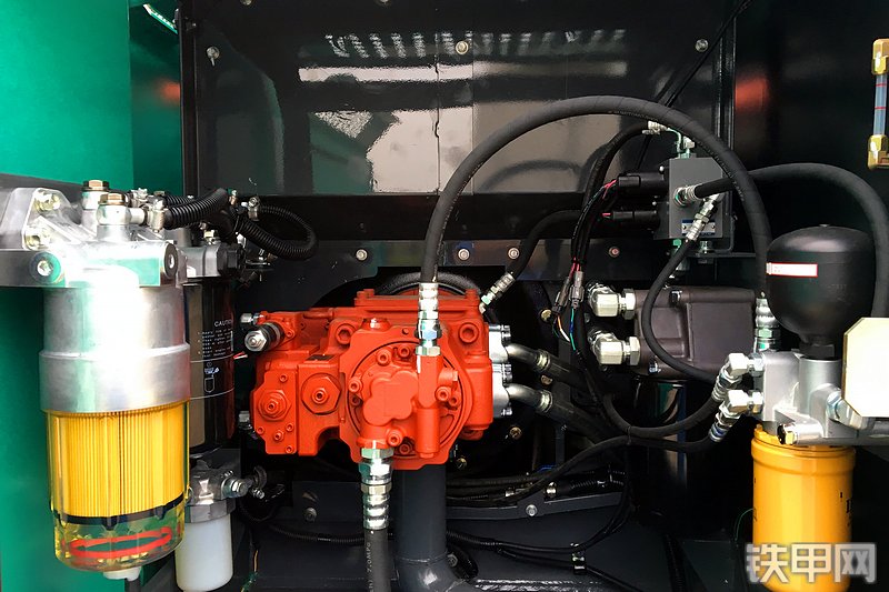 石川岛135NS挖掘机局部