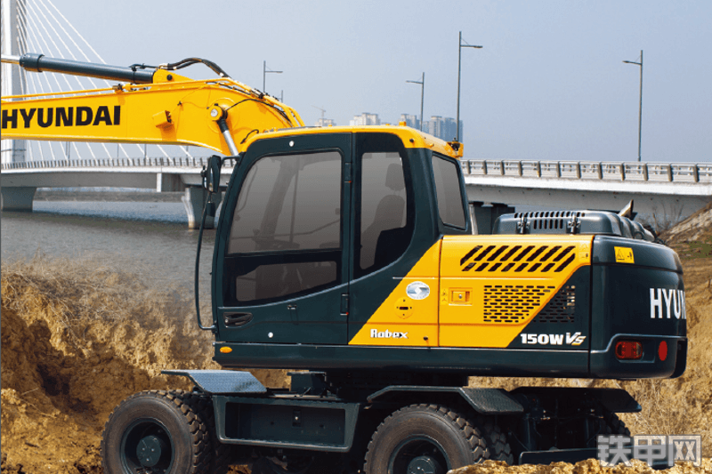 现代355LVS挖掘机整机外观