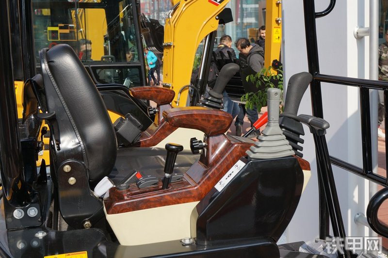 三一重工SY16C-10挖掘机局部