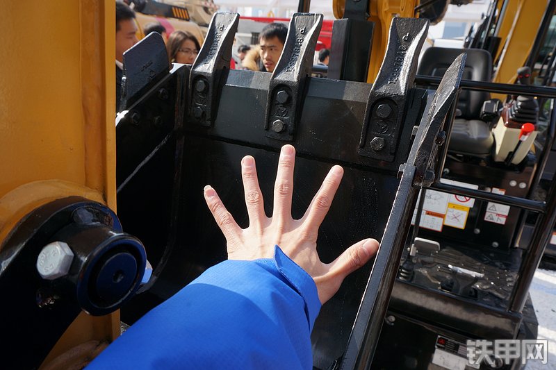 三一重工SY16C-10挖掘机局部