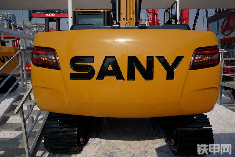 三一重工SY215C-10挖掘机整机外观