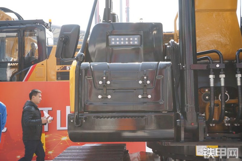 三一重工SY215C-10挖掘机局部