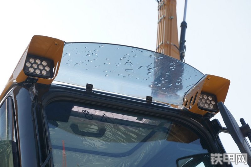 三一重工SY215C-10挖掘机局部