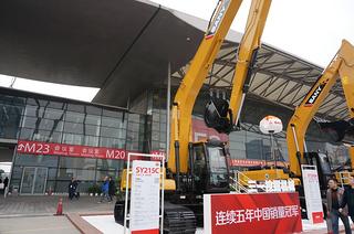 三一重工 SY215C-10加長(zhǎng)臂 挖掘機(jī)圖片