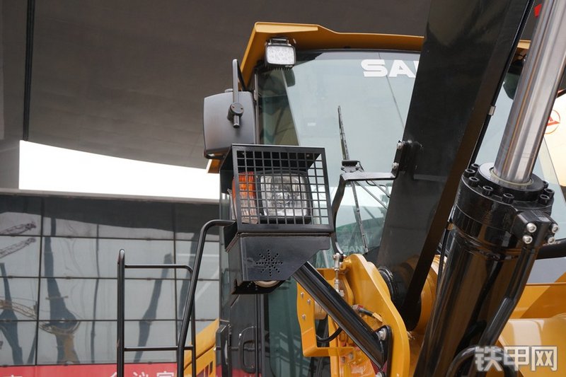 三一重工SW405K装载机局部