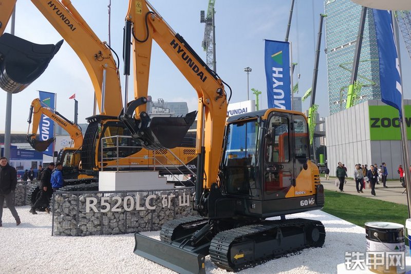 现代R66VS挖掘机整机外观